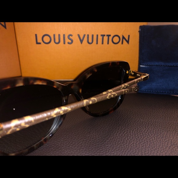 Louis Vuitton Sunglasses (LIKE NEW) - Picture 4 of 5